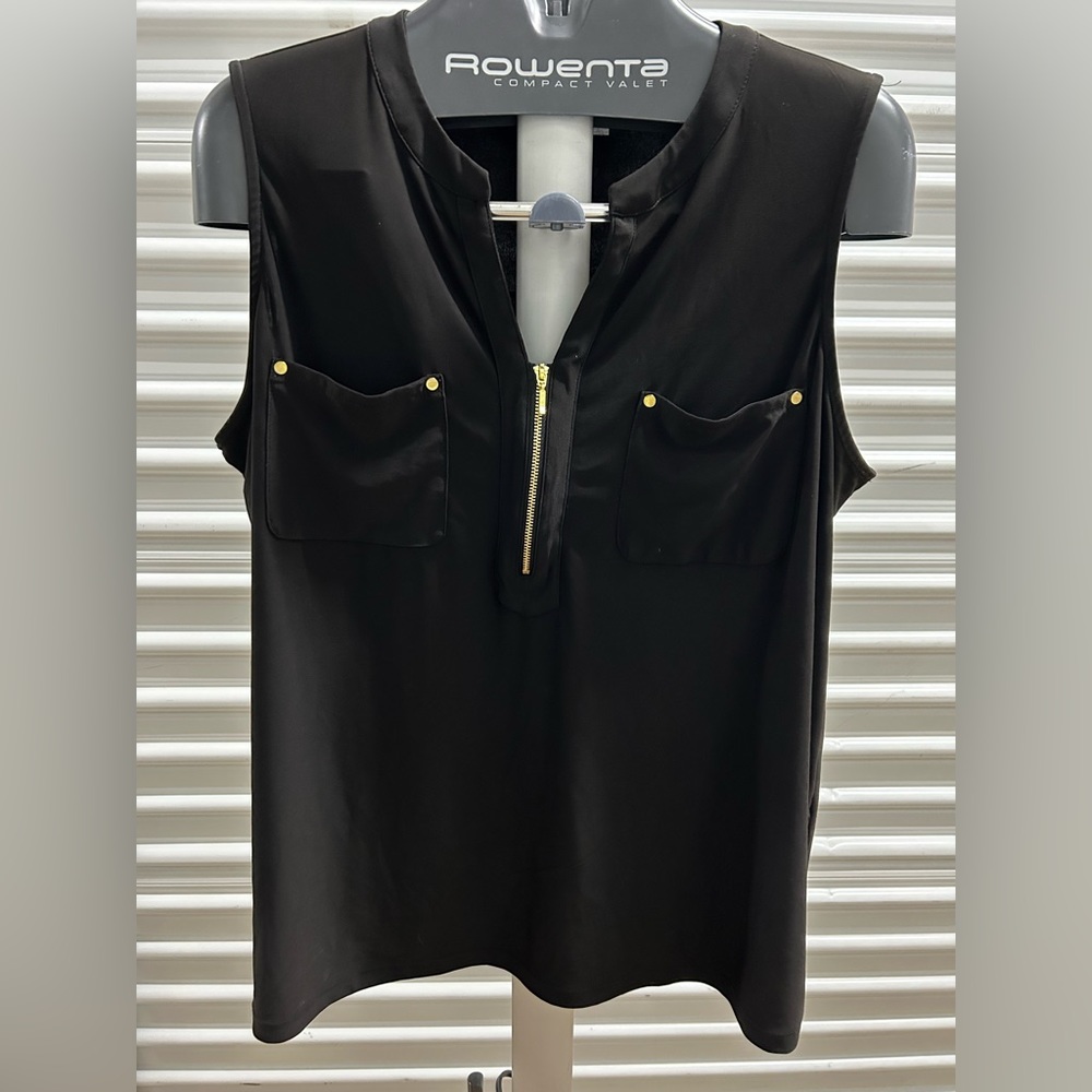 Women’s dress casual sleeveless shirt
